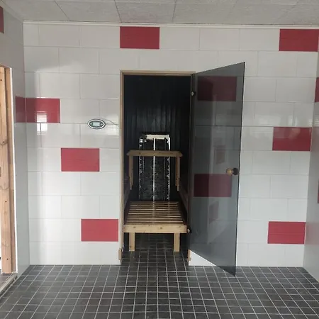 Apartment Juhlatila / Saunatila 230 M2, Malmi, Tattarisuo *